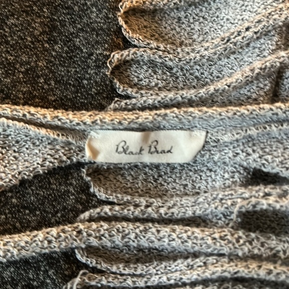 Skull sweatshirt, embroidery detail, no tag for size, M/L - Picture 7 of 7